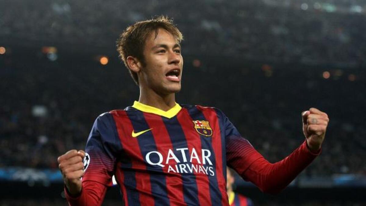 المركز السابع: قميص المهاجم البرازيلي نيمار دا سيلفا (برشلونة): أدى انتقاله للبارسا قادماً من سانتوس لرفع مبيعات قمصانه بصورةٍ جنونية، ومن المتوقع أن يرتفع هذا الرقم خلال الأشهر المقبلة إن تمكن المهاجم الشاب من فرض اسمه مع البلاوغرانا.