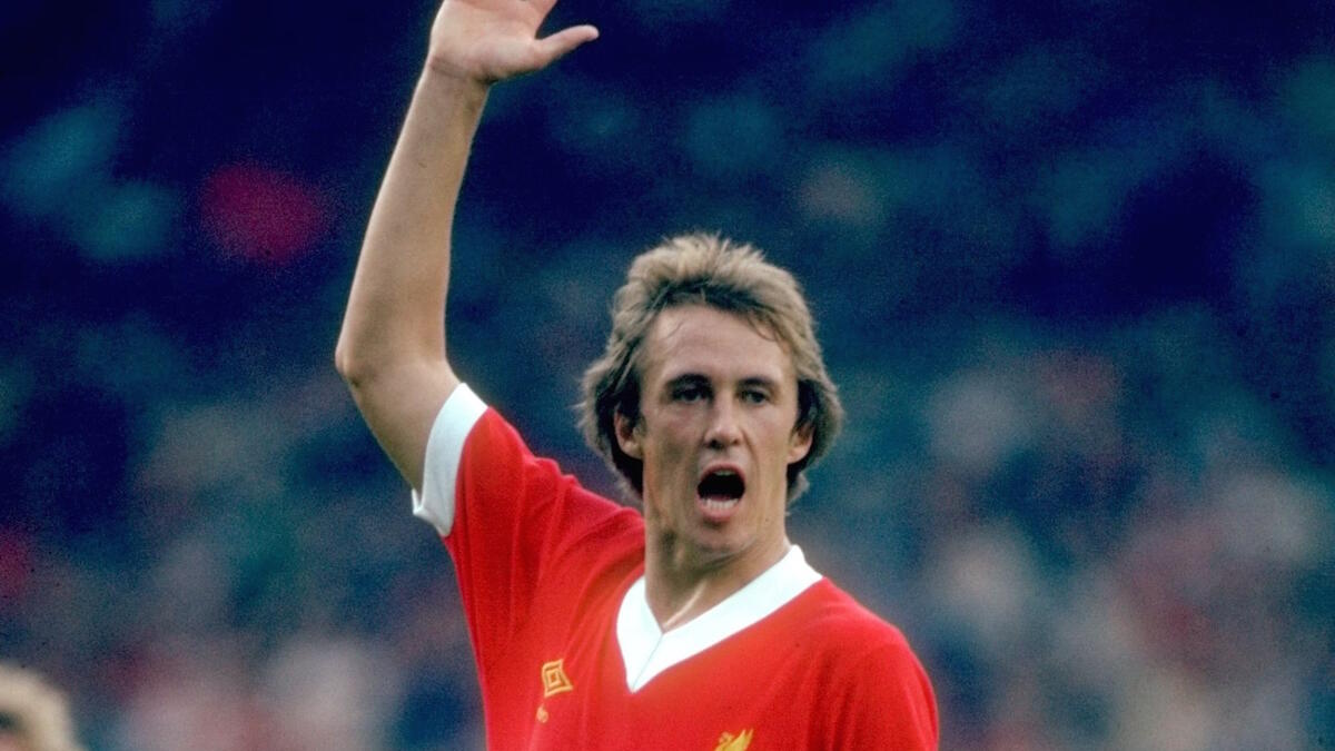 المركز السادس: الإنجليزي فيل نيل مدافع ليفربول السابق