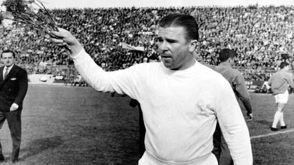 المركز السابع: الهنغاري بوشكاش مهاجم ريال مدريد السابق