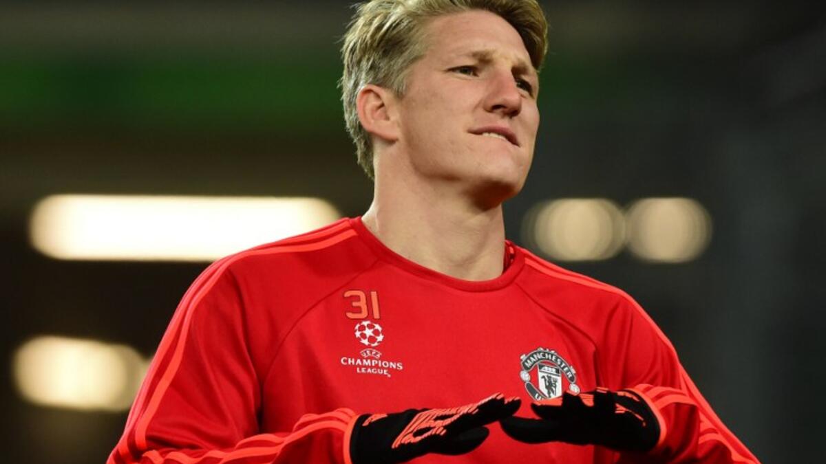 لاعب الوسط الألماني باستيان شفاينشتايغر (مانشستر يونايتد): يتقاضى 18 مليون دولار سنوياً من بينها راتب سنوي تصل قيمته إلى 16 مليون دولار.