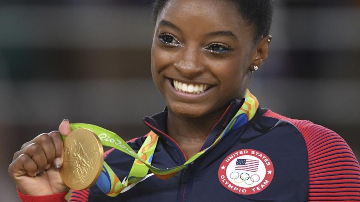 المركز السادس: الأميركية سيمون بايلز (جمباز): رغم قصر قامتها (142 سم)، إلا أن صاحبة الـ 19 عاماً سرقت الأضواء خلال أولمبياد ريو 2016، ليصل عدد متابيعها عبر حسابها على موقع "إنستغرام" لأكثر من 3 ملايين، كما أنها أكثر رياضية تم البحث عنها في جوجل.