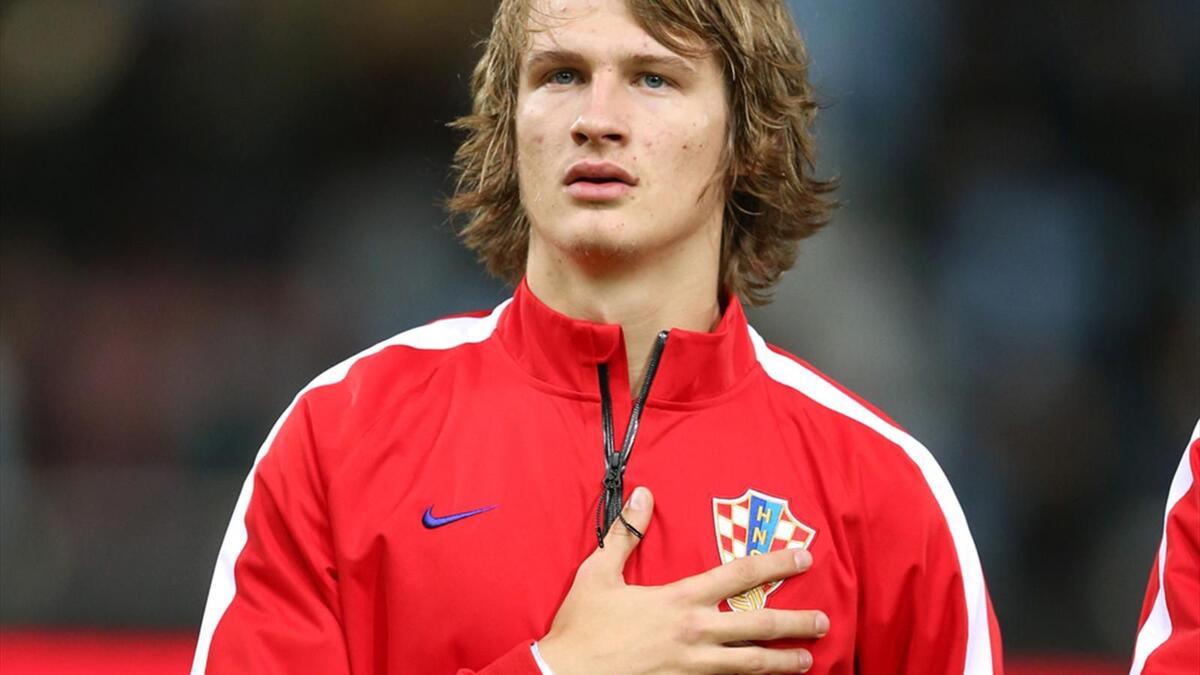 المدافع الكرواتي تين يديفاي (20 عاماً): انتقل إلى باير ليفركوزن مقابل 5 ملايين جنيه استرليني بعد فشله في فرض نفسه مع روما، ليبدأ بالتألق بعدها مباشرة، يتوقع أن ينافس فيدران تشورلوكا وغوردون شيلدينفيلد في الخط الخلفي للكروات خلال اليورو.