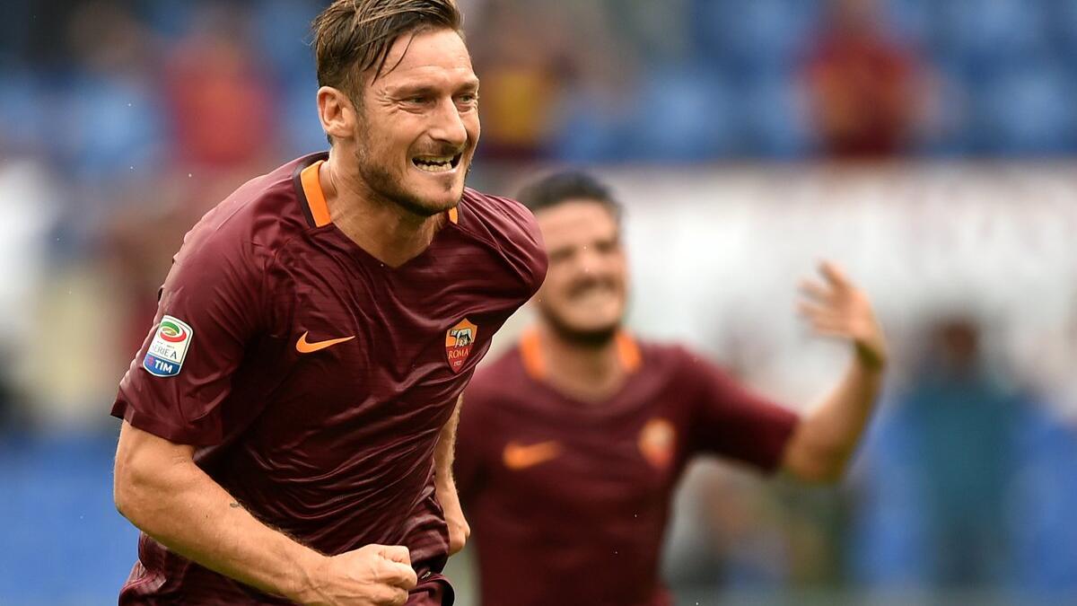 لاعب الوسط المهاجم الإيطالي فرانشيسكو توتي: لعب في صفوف روما لـ 24 عاماً حتى الآن.