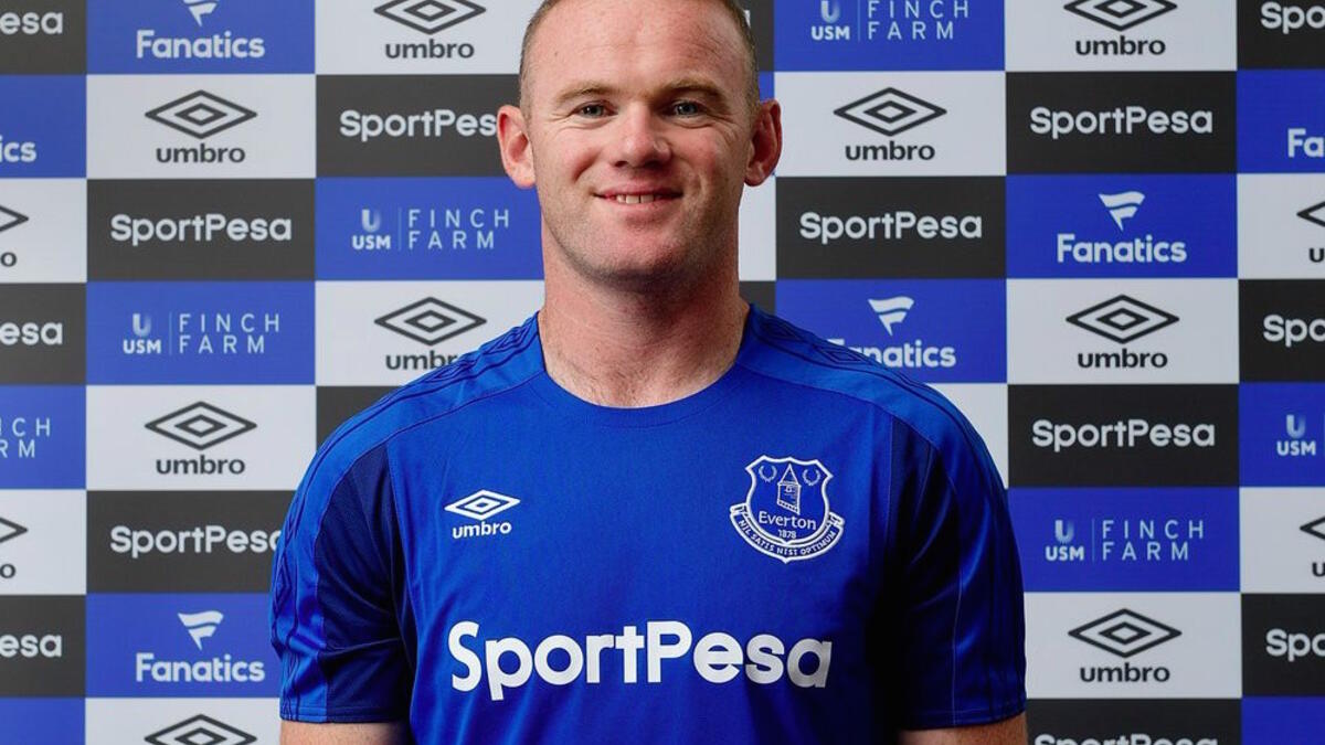 المهاجم الإنجليزي واين روني: من مانشستر يونايتد إلى إيفرتون مجاناً.