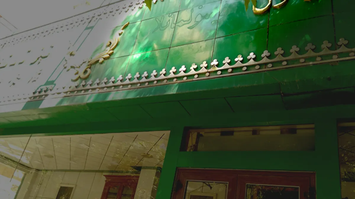 A closed down halal restaurant with sign ripped off courtesy of Dr. Joanne Smith Finley