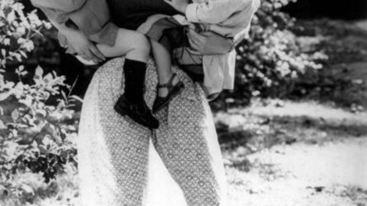 وبعد المدرسة، عملت ديانا في العاصمة البريطانية لندن، كمربية أطفال في البداية، وطاهية في بعض الأحيان، وبعد ذلك كمساعدة في روضة أطفال "ينغ انغلاند كيندرغارتين" بمنطقة نايتسبريدج.