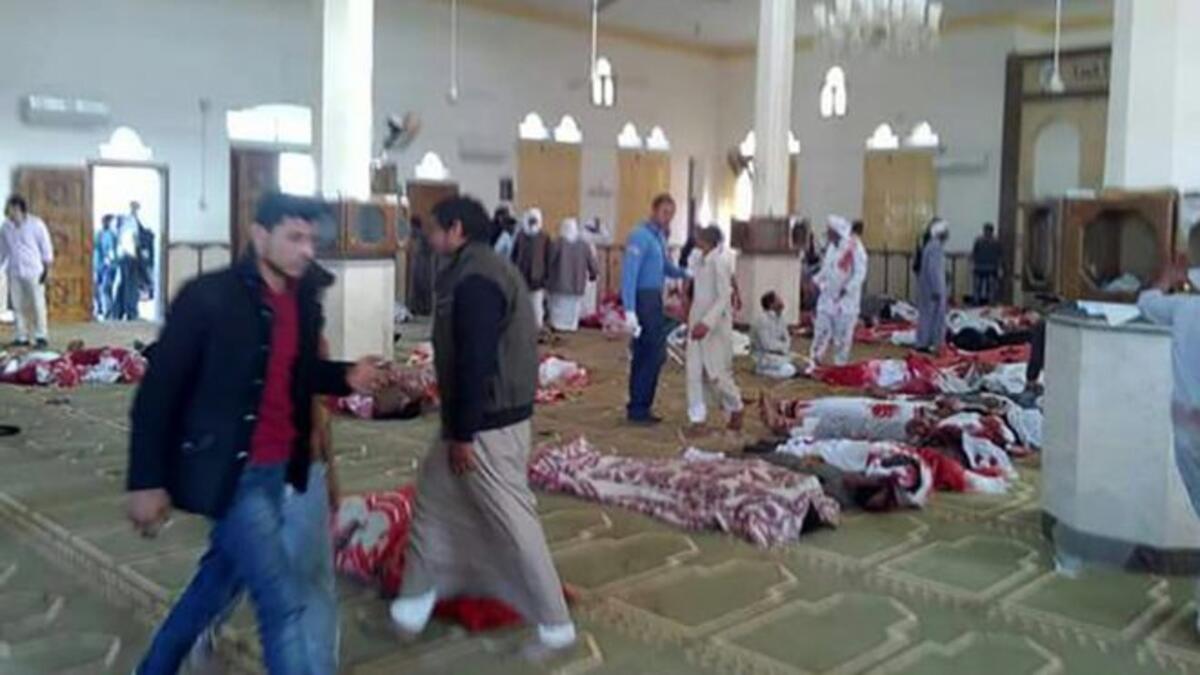 ظلت جثامين بعض الضحايا في المسجد حتى الانتهاء من إجراءات دفنهم في قرية مزار على بعد 3 كيلو مترات من بلدة بئر العبد