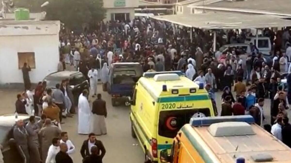 أعلنت وزارة الصحة المصرية حالة الطوارئ القصوى في بئر العبد للتعامل مع جثامين الضحايا والمصابين.في الوقت الذي رفعت به وزارة الداخلية المصرية حالة الطوارئ في شتى أنحاء الدولة "لمواجهة أي أعمال إرهابية"