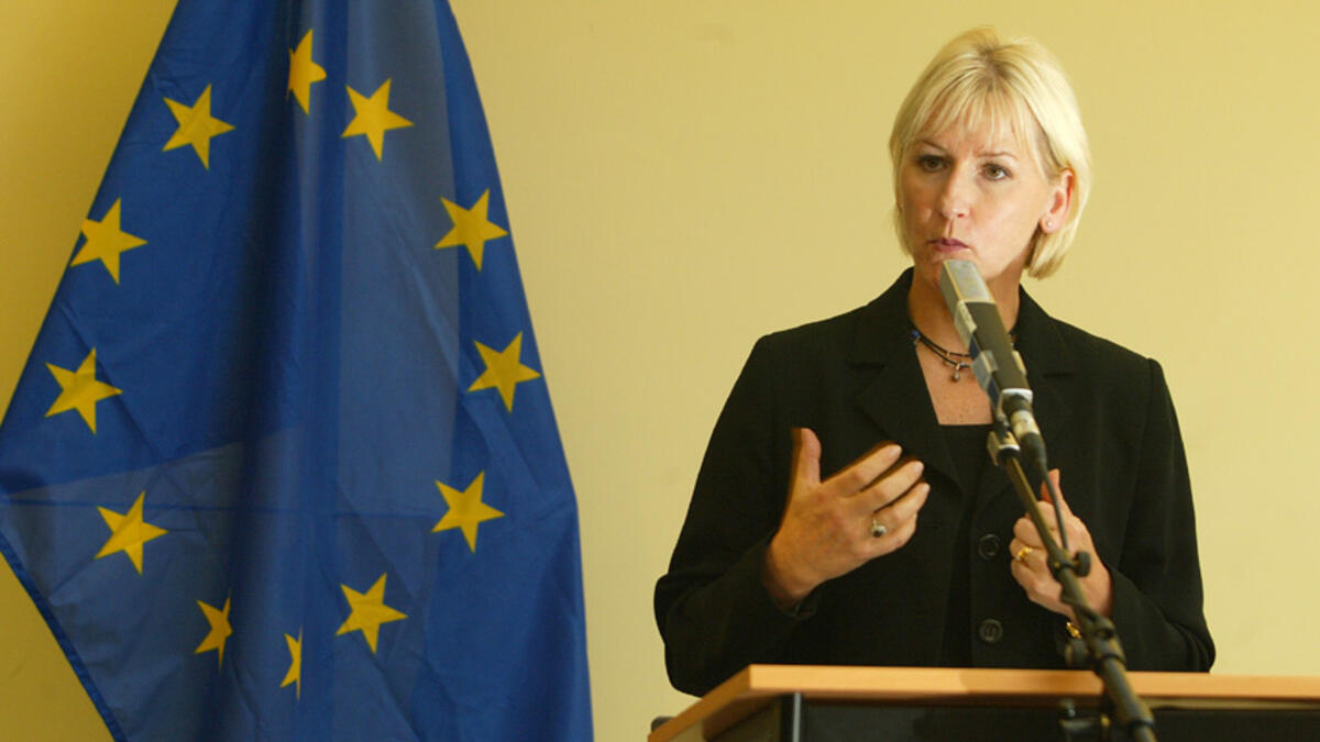 أعلنت  وزيرة خارجية السويد مارغو والستروم الانضمام إلى حملة "أنا أيضًا" على مواقع التواصل الاجتماعي، في 18 أكتوبر، وكشفت أنها تعرضت لتحرش جنسي "من أعلى مستوى في السياسة".