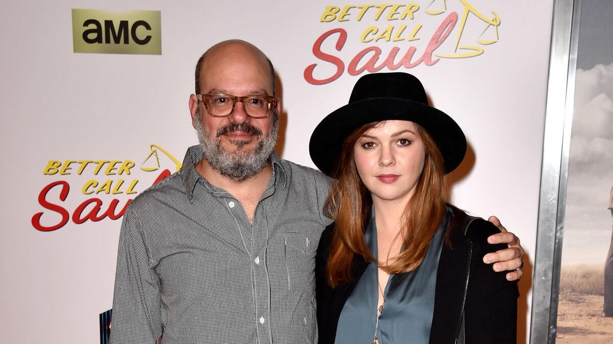 يكبر الممثل الكوميدي الأمريكي "ديفيد كروس" زوجته الممثلة "آمبر تامبلين" بـ19 عامًا.