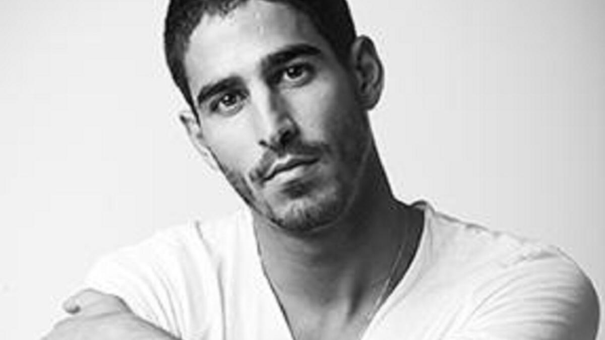 احمد شهاب الدين "فلسطيني الأبوين. لجأت عائلته إلى الكويت وعاش مراهقته في النمسا وهو فضولي بطبعه ومحب للتصميمات.يعمل أحمد صحفياً ومراسلاً ومنتجا لبرنامج VICE على قناة HBO وقد رُشح لجائزة Emmy. وظهر على قائمة أفضل 100 شاب عربي مؤثر.