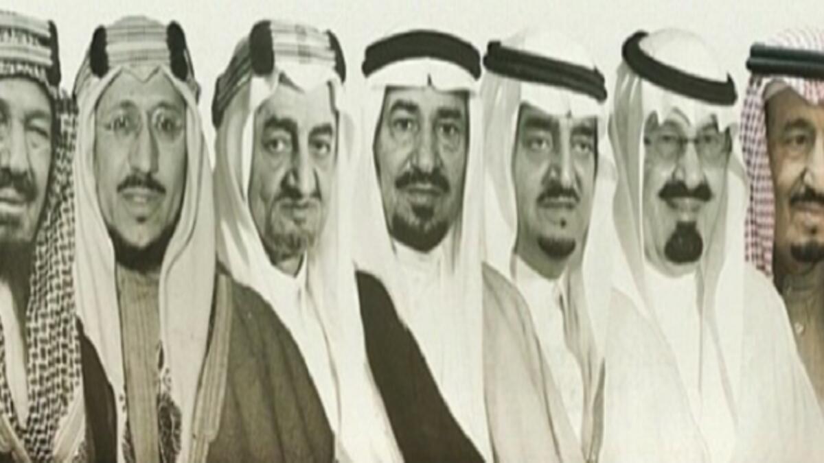 معظم تدويناته تتركز حول تسريب أخبار خاصة وسرية عن القيادة السياسية في السعودية والعائلة الحاكمة والدول المجاورة