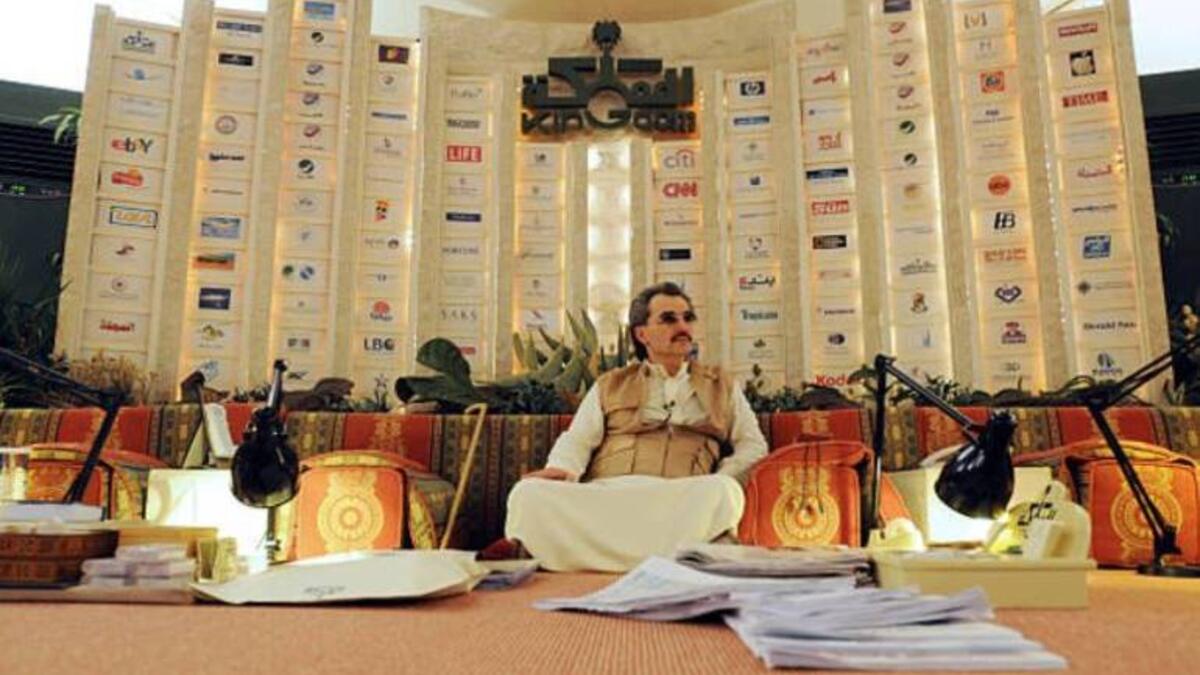 استثماراته: سيتي قروب / سامبا / "أبل" للكمبيوتر/ HP / كوداك /موتورلا/ أمازون / برايس لاين/ فندق "فور سيزنز" / فندق "موفنبيك" / فندق جورج الخامس / فنادق ومنتجعات فيرمونت