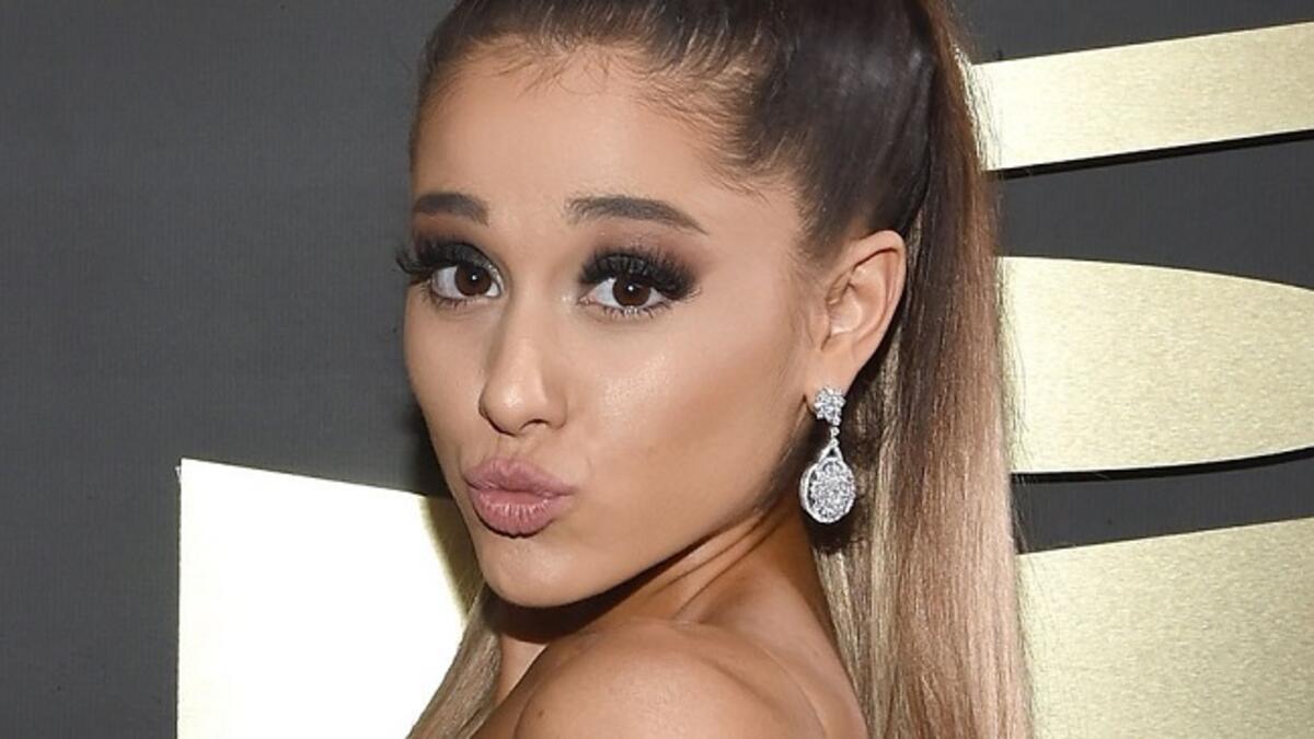 أريانا غراندي، مغنية وكاتبة أغاني وممثلة مسرح أمريكية – إيطالية، عُرفت بتأديتها لدور (كات فالنتاين) في سلسلة المسلسلات الكوميدية والغنائية "المنتصر" التي قدمتها قناة نكلوديون، حصلت على 708,019 لايك و 101 مليون متابع.