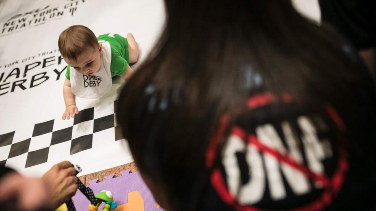 الفائز في السباق يحصل على لقب "أسرع رضيع".