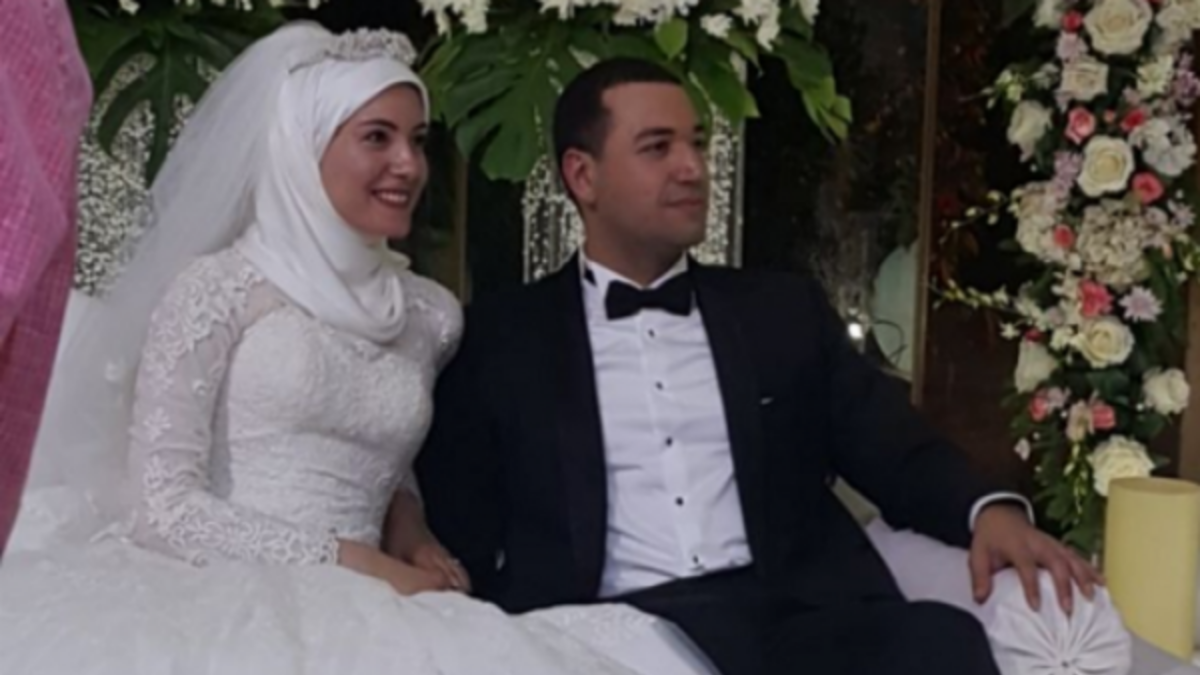 بعد زواج دام حوالي 6 أشهر أعلنت المرشدة السياحية، بسنت نور الدين، انفصالها عن الداعية الإسلامي معز مسعود