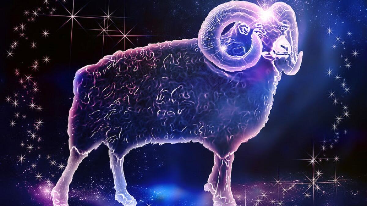 برج الحمل:  "سنة التحرر من السلبية"
اذا كنت من برج الحمل فانت امام تحرر من تأثيرات فلكية سلبية، اذا كنت من دون عمل فالفرصة امامك في 2016 واذا كنت على رأس عملك فسوف تشغل منصب مهم ومن ناحية العاطفة فتوقع علاقة عاطفية واعدة اذا كنت غير متزوج!