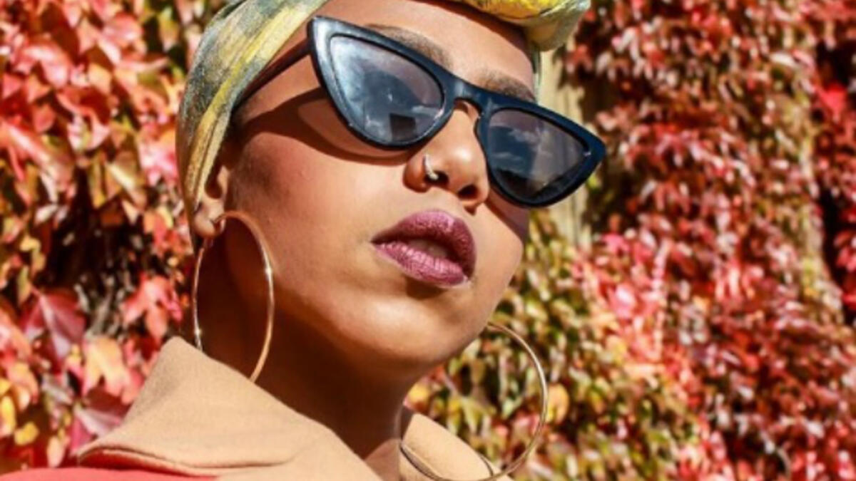 I’m not even a Hijabi and she makes me want to wear a turban and match her color coordination. This is effortlessly and visually