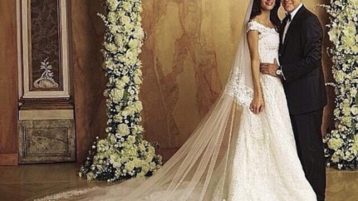 في عيد ميلاد النجم العالمي جورج كلوني نستعرض صورة من زفافه على المحامية اللبنانية أمل علم الدين والتي أفقدته لقب أشهر عازبي هوليود والجدير بالذكر ان الزفاف كان في شهر 9 من عام 2014.