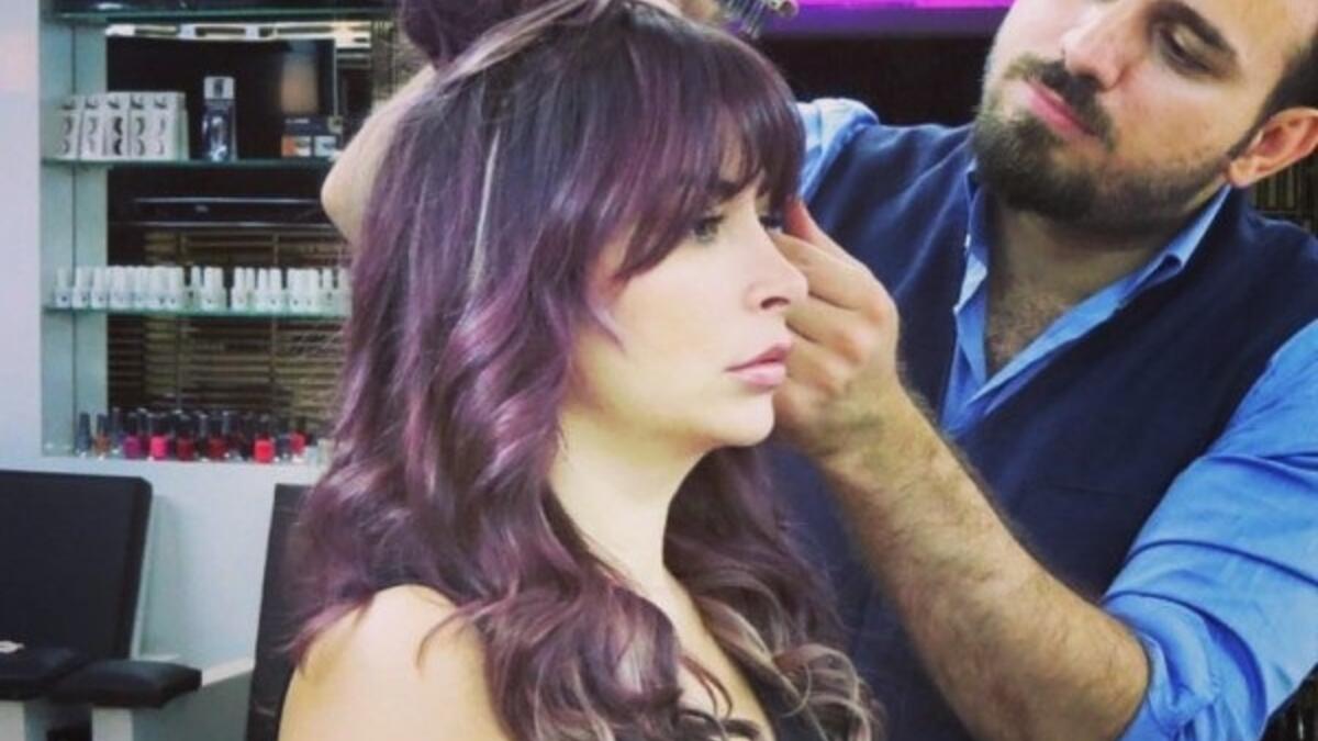 نشرت الممثلة السورية ديمة بياعة عبر صفحتها الخاصة على احد مواقع التواصل الإجتماعي، صورة لها وهي في صالون التزيين، حيث قامت بتغيير لون شعرها.وعلّقت بياعة على الصورة، قائلة: “إجراء بعض التغييرات في حياتي، شكرا لك أسامة على اللون المدهش”.