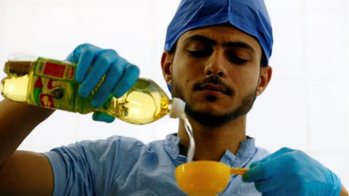 أكد الدكتور أيمن صادق وكيل نقابة الأطباء بالبحيرة على عدم وجود أي نص قانوني يمنع استخدام كلمة طبيب بالمشروعات التجارية