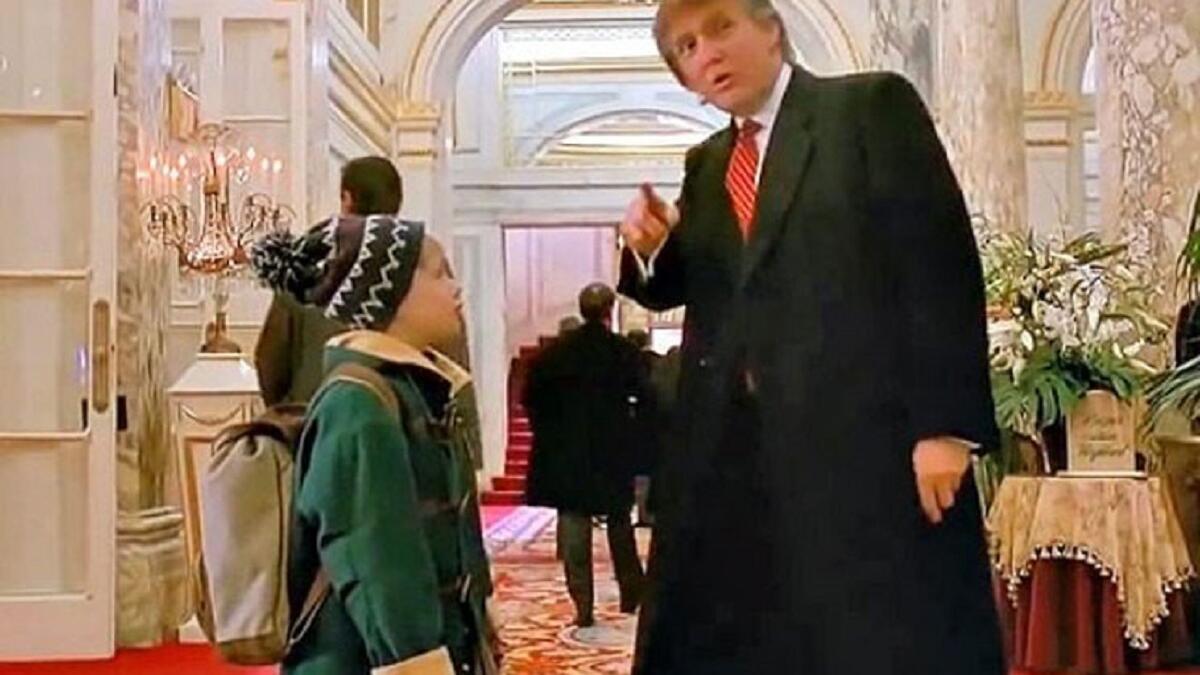 دونالد ترامب: ظهر الرئيس الأمريكي في مقدمة فيلم إباحي عام 2000، وظهر في برامج المصارعة، وظهر في إعلان لـ "بيتزا كرفت"، كما وظهر في لقطة من فلم "هوم ألون" الجزء الثاني عندما أخبر الطفل عن اتجاه مدخل الطائرة.