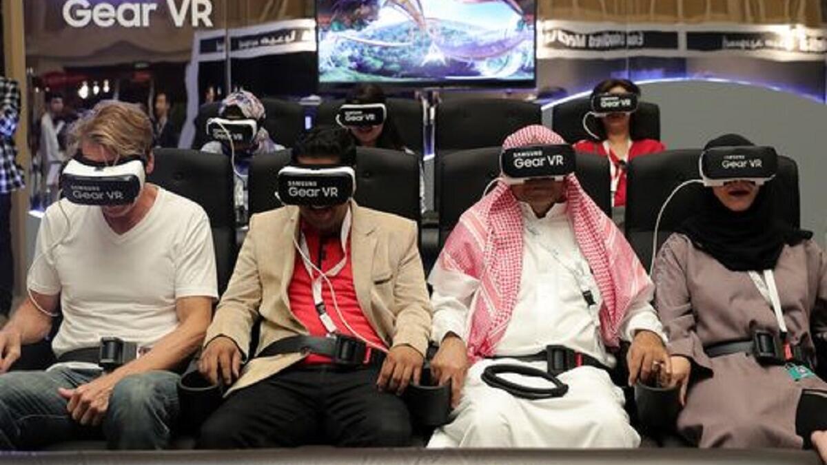 يتيح المهرجان تجربة مشاهدة أحدث أفلام الواقع الافتراضي بشكل جديد كليًا، إذ تشارك 10 أفلام من أقوى إنتاجات هذه التقنية في العالم، منها 5 أفلام تُعرض للمرّة الأولى عالميًا.