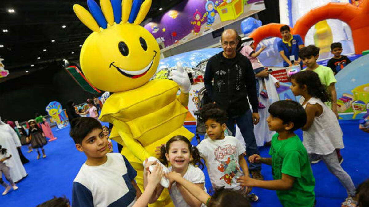 يفتح «عالم مدهش» في مركز دبي التجاري العالمي أبوابه خلال أيام الأسبوع من الساعة 10 صباحًا حتى 11 مساءً، ومن الساعة 10 صباحاً حتى 12 من منتصف الليل خلال عطلة نهاية الأسبوع.