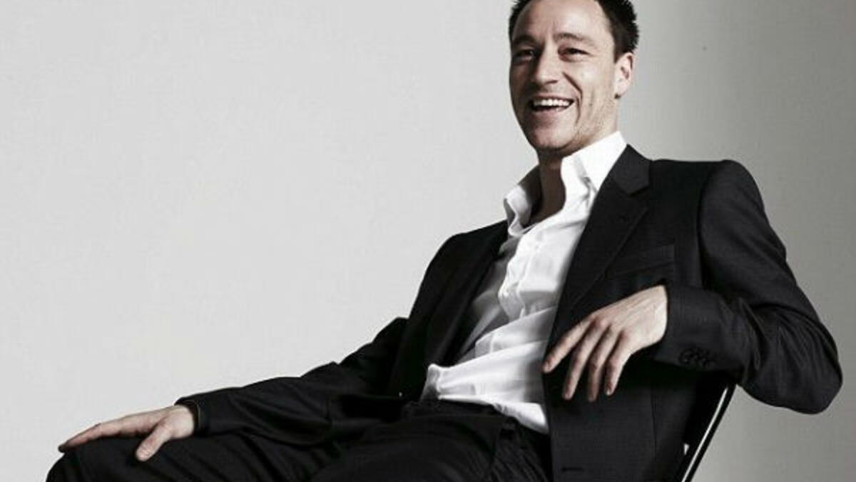 الإنجليزي جون تيري: في عام 2010 كشفت وسائل الإعلام الإنجليزية خياننته لزوجته مع زوجة "واين بريدج" صديقه وزميله في المنتخب، مما أدى إلى إلحاق ضرر بكرة القدم الإنجليزية.