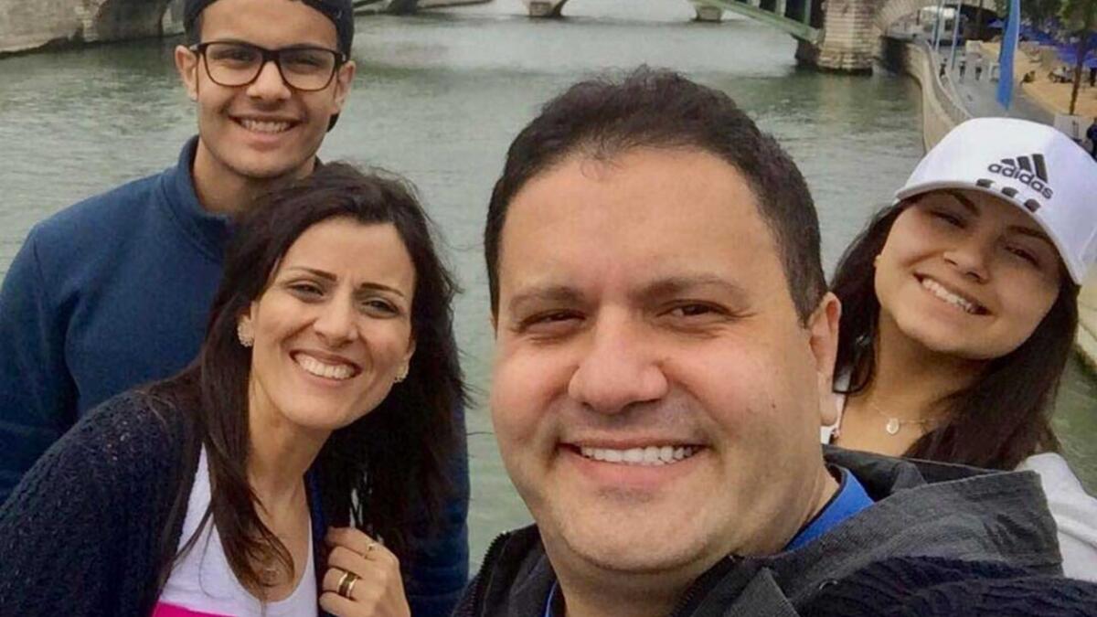 شارك الفنان إدوارد جمهوره بصور عائليه له كشف فيها عن أولاده اللذان أصبحا في عمر الشباب وذلك للمرة الأولى ونشر إدوارد عبر حسابه انستغرام صورة تجمعه بزوجته وابنه وابنته وقد أصبحا في سن الشباب ويقفان إلى جانب والدهما وتقارب طولهما كما ظهرت ابنته تُشبهه كثيرا.