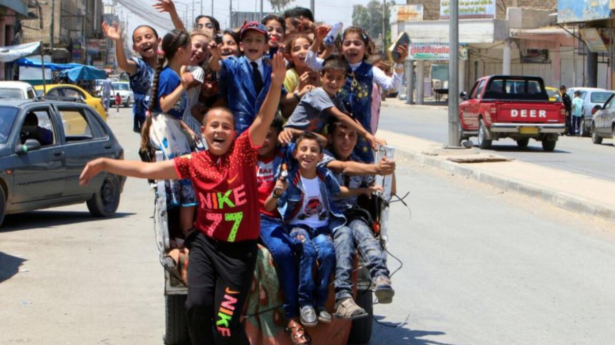 أطفال الموصل - العراق يعيشون فرحة العيد بدون داعش الإرهابية