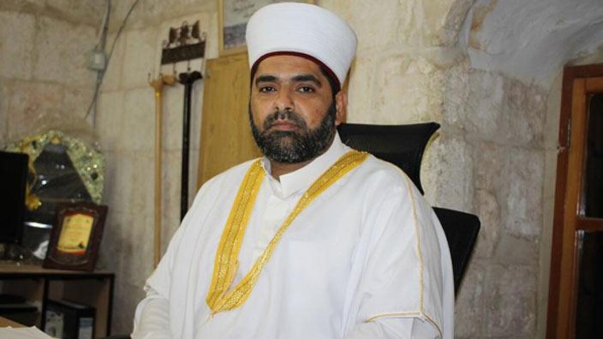 قال مدير المسجد الأقصى الشيخ عمر الكسواني، إن الشعب الفلسطيني ومرجعياته الدينية لن يقبلوا بالبوابات الإلكترونية التي نصبها الاحتلال على أبواب المسجد الأقصى، أو أية بدائل عنها كما أعلن تليفزيون الاحتلال