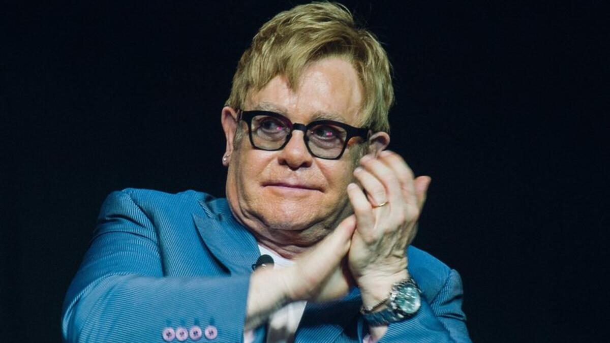 المغنّين: سيشارك في إحياء الحفل الموسيقار والمغني البريطاني الشهير إلتون جون والموسيقي إد شيران والفنانة إيلي غولدينغ والمغني النجم كريس مارتن.