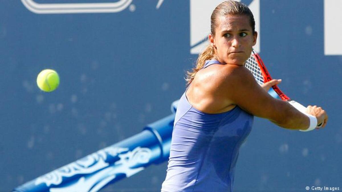 اميلي موريسمو يست: أول لاعبة كرة مضرب محترفة. واعترفت بميولها الجنسية بعد فوزها في نهائيات بطولة أستراليا المفتوحة عام 1999.