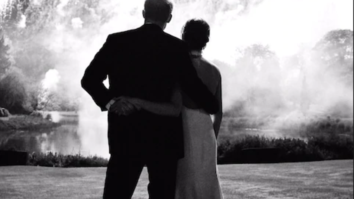 عام 2018: فوجئ عشاق دوق ودوقة ساسيكس ببطاقة ميلاد خاصة بهما والتي تعتبر الأولى.