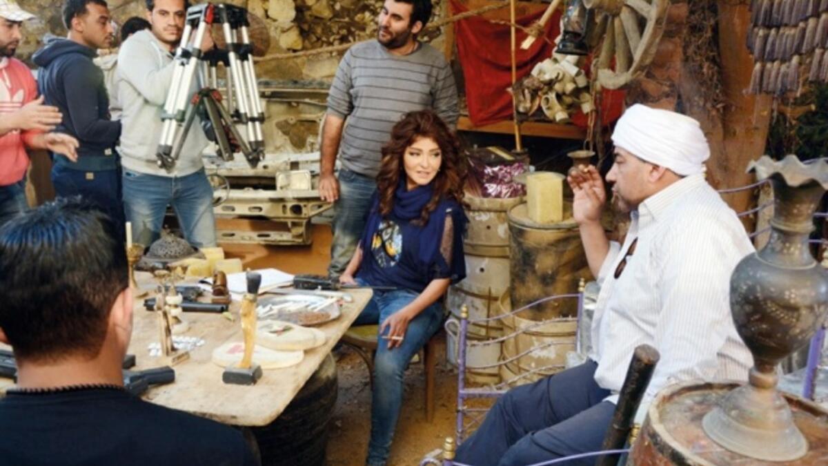 "عمود فقري"تنافس النجمة علا غانم في موسم عيد الأضحى 2015 بفيلم "عمود فقري"، والذي انتهت من تصويره أخيرا،بعد أن تعرض للتأجيل أكثر من مرة. ويناقش بعض المشاكل اليومية التي يعاني منها الشباب في مصر. ويشارك في بطولة الفيلم وائل علاء، وإيناس النجار.