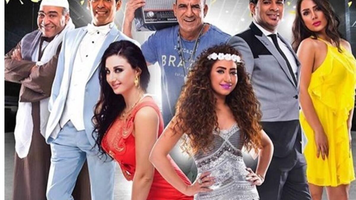 "عيال حريفة" للمنتج أحمد السبكي لأحدث أفلامه السينمائية والذي ينافس به في سباق عيد الأضحى المبارك.وتظهر الراقصة الأرمينية صافينار في أحد لقطات الإعلان وهي ترقص على أنغام إحدى أغنيات فرقة "شبيك لبيك" الشعبية.