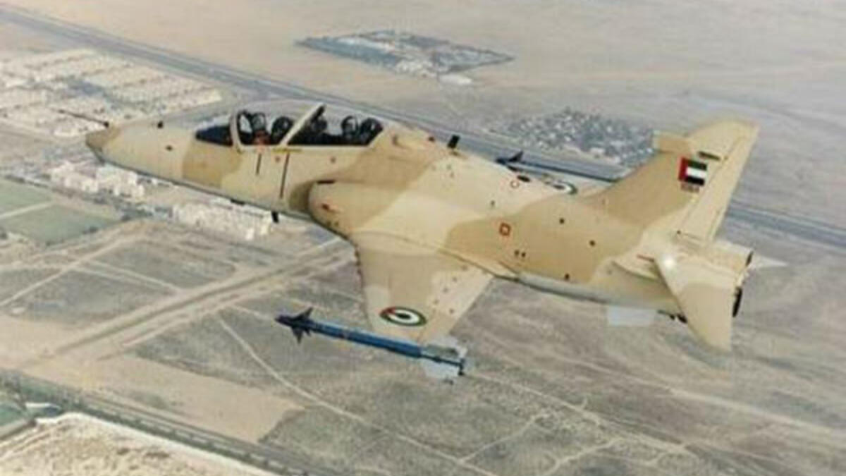 ويملك المنصوري خبرة تزيد على 14 عامًا في الطيران الحربي، وخضع لمجموعة برامج تدريبية منها دورات تخصصية متقدمة في النجاة من الغرق وتدريب على الدوران وقوة التسارع تصل إلى 9 جي، وعلى مناورات العلم الأحمر في أمريكا