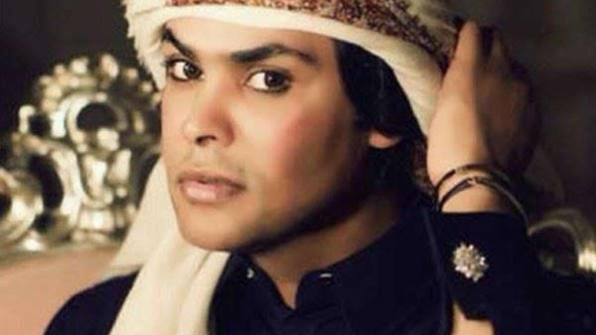 طالما سعت الفنانة الإماراتية احلام الى عدم نشر صور لأفراد عائلتها عبر مواقع التواصل الإجتماعي، الا ان شقيقها "بسام الشامسي" كان يقوم بنشر صور عديدة له تجمعها به وأثارت ملامح بسام الانثوية وطريقة لبسه الجدل حول ميوله الجنسي.