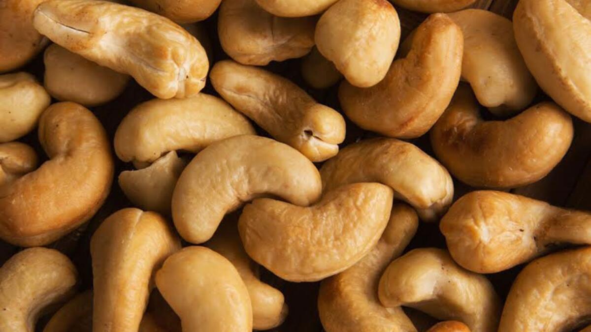 الكاجو:  أقل سعر في السوق 310 جنيهات للكيلو وأعلى سعر 330 جنيها