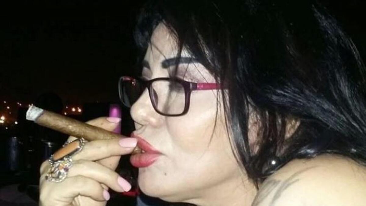 نشرت الفنانة ليلى غفران صورة لها عبر مواقع التواصل الإجتماعي ظهرت فيها وهي تمسك السيجار ولم تكتب أي تعليق عليها. وأثارت الصورة استياء جمهورها وعرضتها لموجة من الانتقادات.