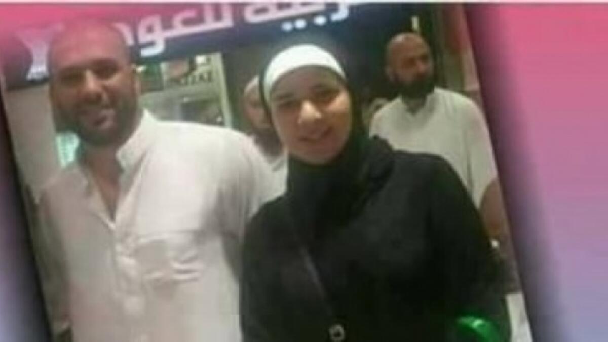 قام الفنان حسن الرداد، بتأدية مناسك العمرة برفقة زوجته الفنانة إيمي سمير غانم، وذلك في أول ظهور لهما بعد الزواج. وكان الفنان حسن الرداد، وإيمي قد احتفلا بزفافهما يوم الجمعة قبل الماضية في حفل كبير بفندق موفينبيك بالجونة، وشارك فيه عدد كبير من النجوم.