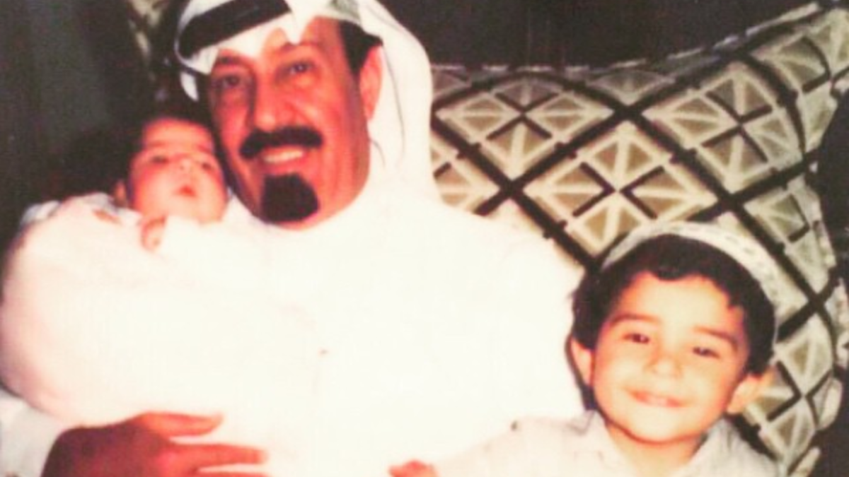 والدتها الأميرة حصة بنت طراد الشعلان، التي كانت على ذمة الملك عبدالله بن عبدالعزيز حتى توفاه الله