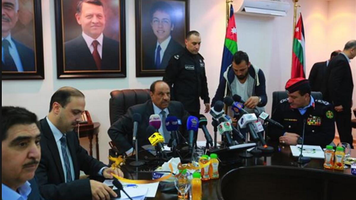 هزت الحادثتين الرأي العام وفتحت باب جدل كبير بين رواد مواقع التواصل الاجتماعي والذين رفضوا اعتبار وفاة الأختان "انتحار" وطالبوا بمعرفة تفاصيل التحقيق في حادثة الموقر.