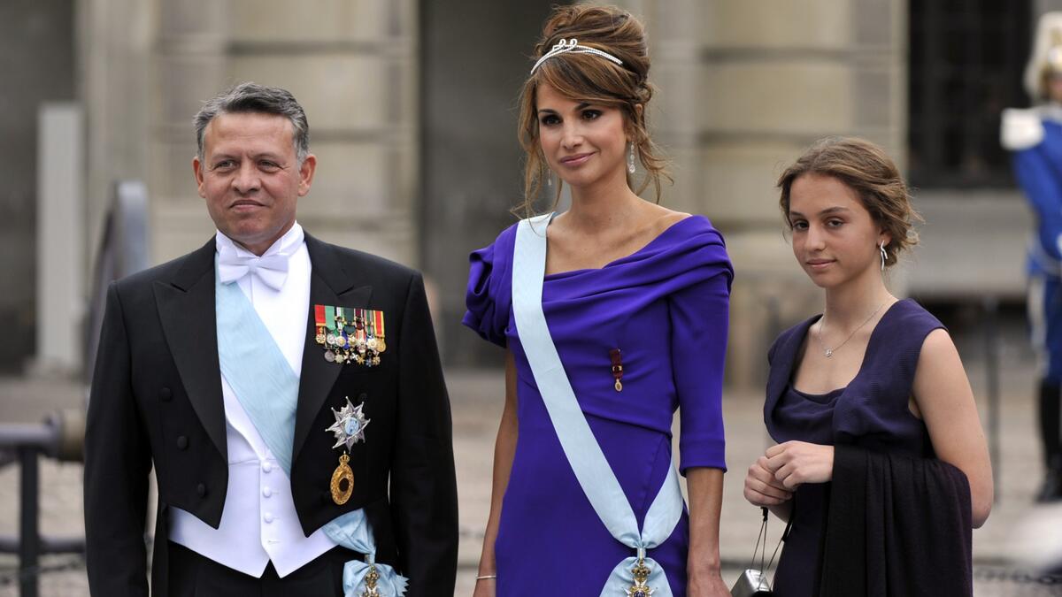 سمو الأميرة إيمان بنت عبد الله الثاني بن الحسين،ولدت عام 1996. التفتت إليها عدسات كاميرات الصحافة العربية والأجنبية، وهي صاحبة طلة ملكية فيها من الجمال والأناقة. ويبدو انها تسير على خطى والدتها الملكة رانيا العبدالله.