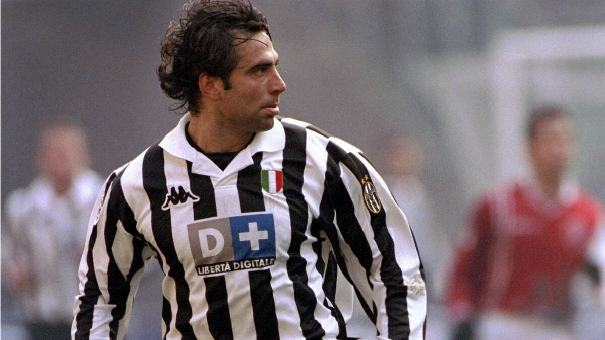 خوان إيسنايدر: خاض 46 مباراة بقميص أتلتيكو مدريد وسجل 21 هدفاً، لكن فترته مع يوفنتوس لم تكن بمثل نجاح فترته مع النادي المدريدي، لعب مع يوفي 25 مباراة سجل خلالها هدفين فقط.