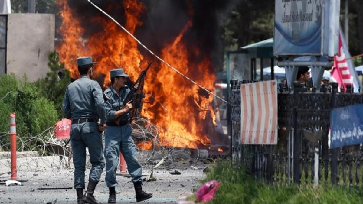 كابل 12/4: هجوما انتحاريًا قُتل فيه 5 أشخاص على الأقل، بالقرب من مبنى وزارة الدفاع الأفغانية. وأعلن تنظيم "داعش"، عبر الإنترنت، مسؤوليته عن هذا التفجير، كما أنه تبنى أيضًا الهجوم على المستشفى العسكري في كابل، الذي أودى بحياة 49 شخصًا، مطلع الشهر الماضي.