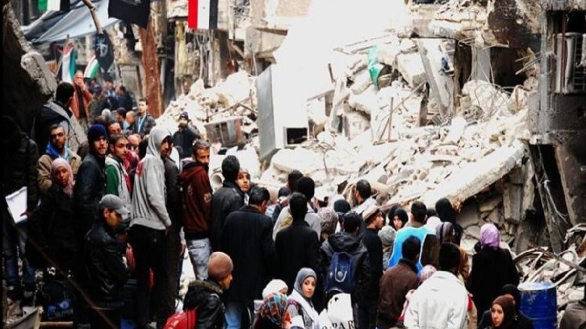 استخدام النظام للدين: فقد دفع النظام مفتي حلب إلى الطلب من الشباب أن يلتحقوا بجيش النظام، عدا عن التعبئة الدينية في المساجد من خلال خطب الجمعة، أو التعبئة المذهبية في المناطق التي تحتوي على أقليات.
