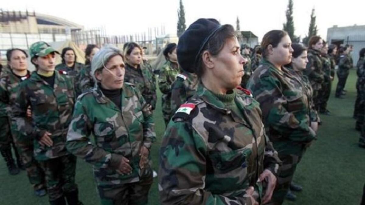 وعلى عكس الانشقاقات، أصبح التجنيد في مناطق الحاضنة للنظام في الساحل السوري يطال كل الناس، وذلك بعد دعوات لتشكيل درع الساحل، وذلك لحماية المنطقة من محاولات السيطرة عليها من قبل قوات المعارضة.