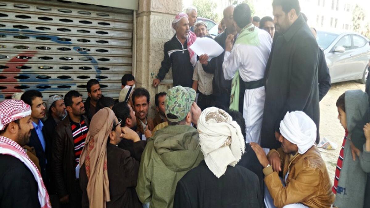 1500 يمني في الاردن منهم من هو موجود قبل الازمة اليمنية لغايات علاج أو للمشاركة بندوات ومن وصل للأردن لاجئاً من بلدان أخرى،تم تسفير ما يقارب ال 500 وبقي 1500 منهم، اضافة الى ما يقارب ثلاثة آلاف طالب يدرسون في الجامعات الاردنية.